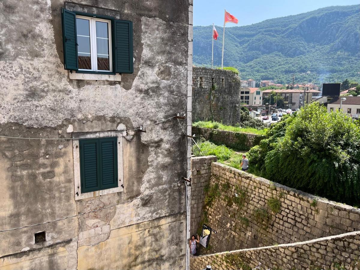 South Gate Apartments 262 Kotor Bagian luar foto