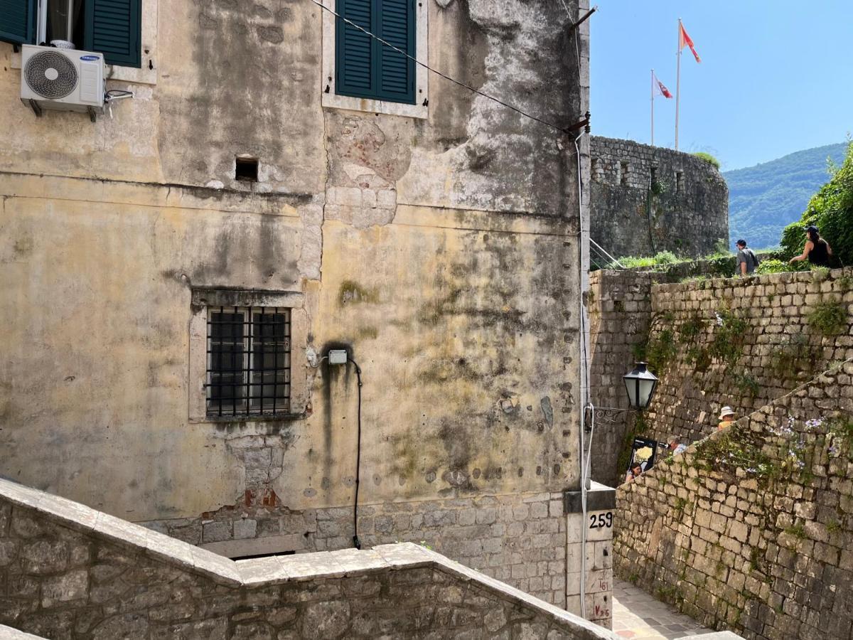 South Gate Apartments 262 Kotor Bagian luar foto