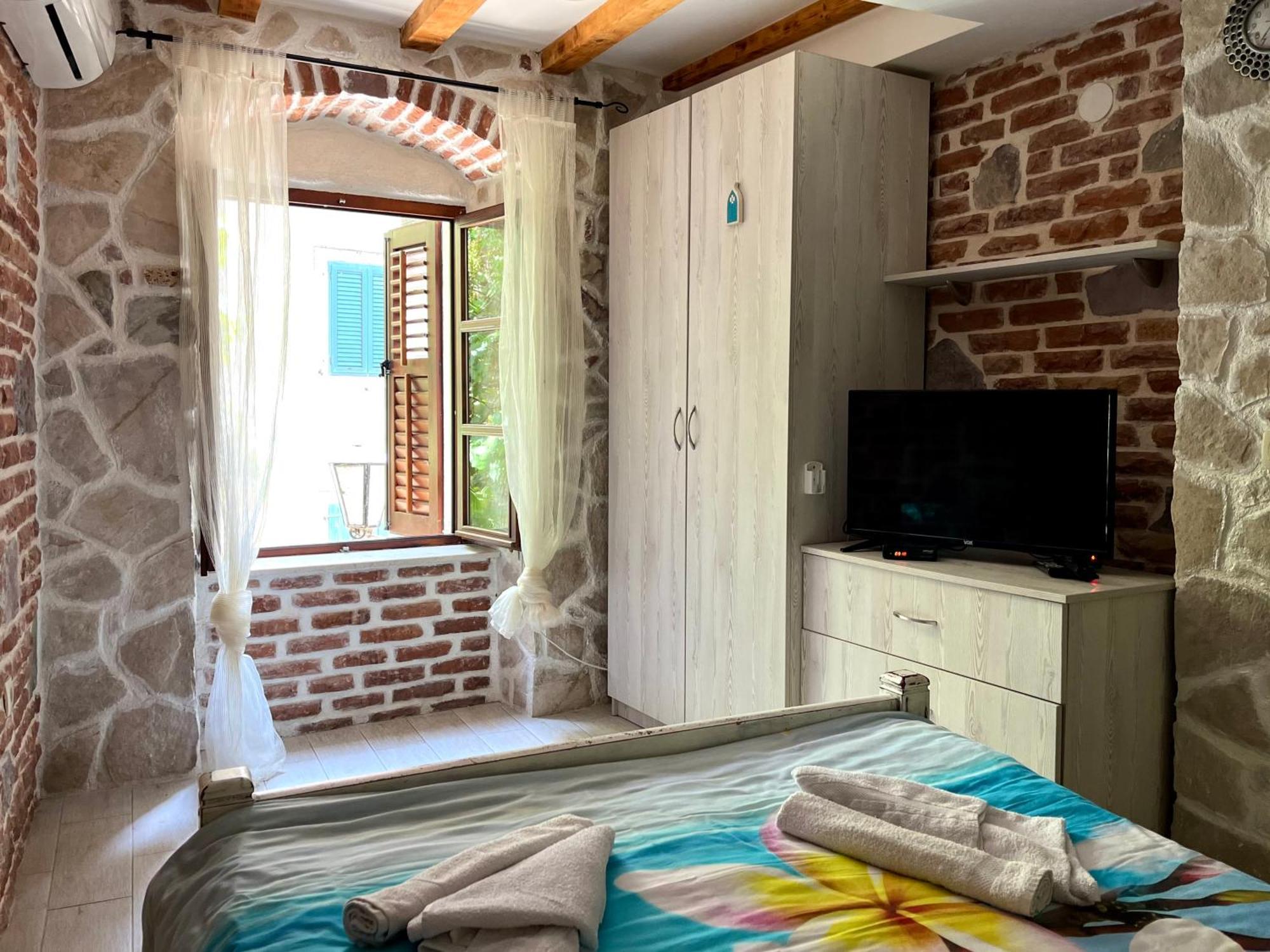 South Gate Apartments 262 Kotor Bagian luar foto